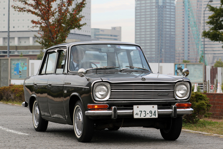 1967年「三菱コルト1100デラックス」。質実剛健でシャレっ気が皆無だったころの三菱のセダン。残存車両は非常に希少である。