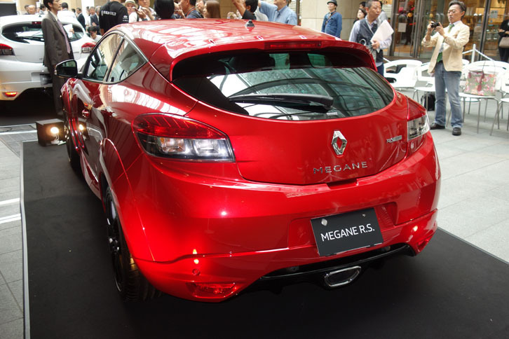 「メガーヌR.S. 273」のバックショット。