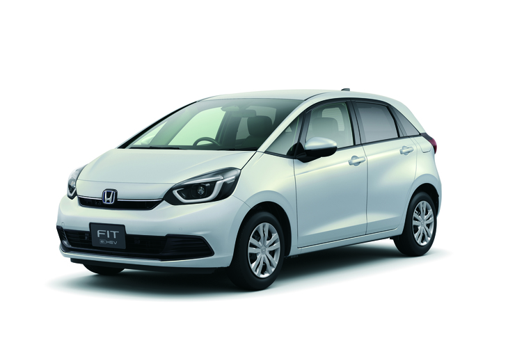 ホンダのハイブリッドシステム「e：HEV」を採用する代表選手がコンパクトカー「フィット」。2022年10月6日に発表されたマイナーチェンジでは、出力の向上が図られた。