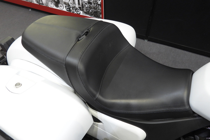 インディアン・チーフテン パワープラス ダークホース