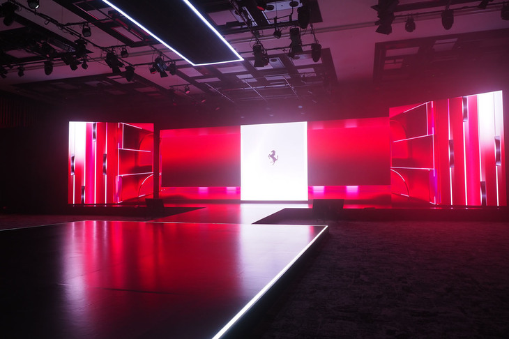 「フェラーリ849テスタロッサ」の発表会場。