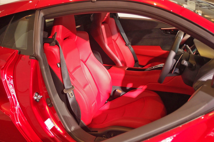 ホンダNSX（レッドカラーのシート）