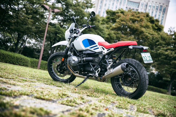 「BMW R nineTアーバンG/S」は、1980年代に活躍した「R80G/S」をオマージュした「R nineT」シリーズの新モデルとして、2016年11月にドイツで発表された。