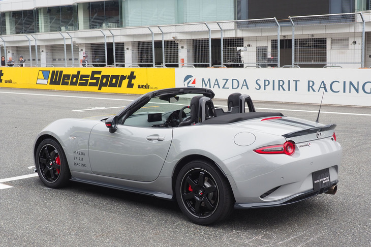 マツダ スピリット レーシング・ロードスター12R（リアビュー）