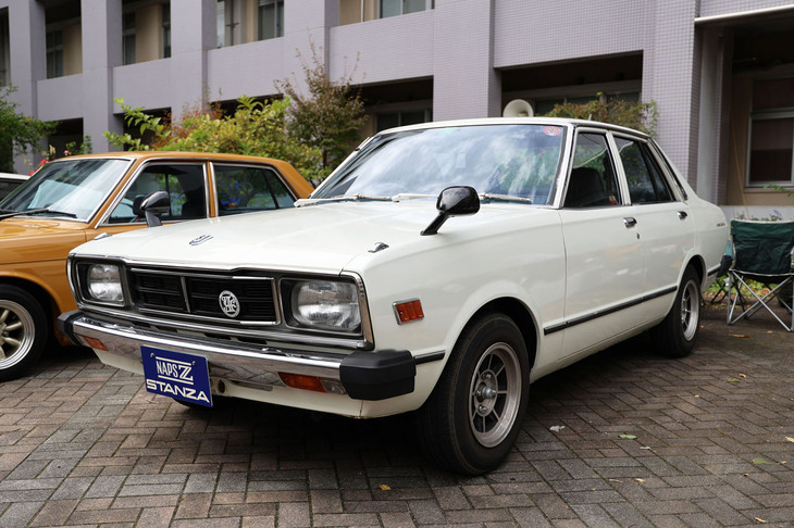 1978年「日産スタンザ」。「バイオレット」「オースター」との3兄弟のなかで最も上級で、1.6リッター直4 SOHCエンジンを搭載。ハヤシストリートのアルミホイールを履いている。