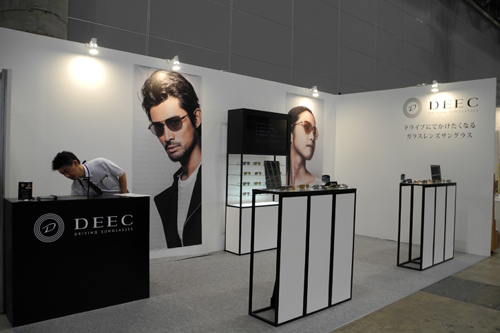 ドライビングサングラスDEECのブース