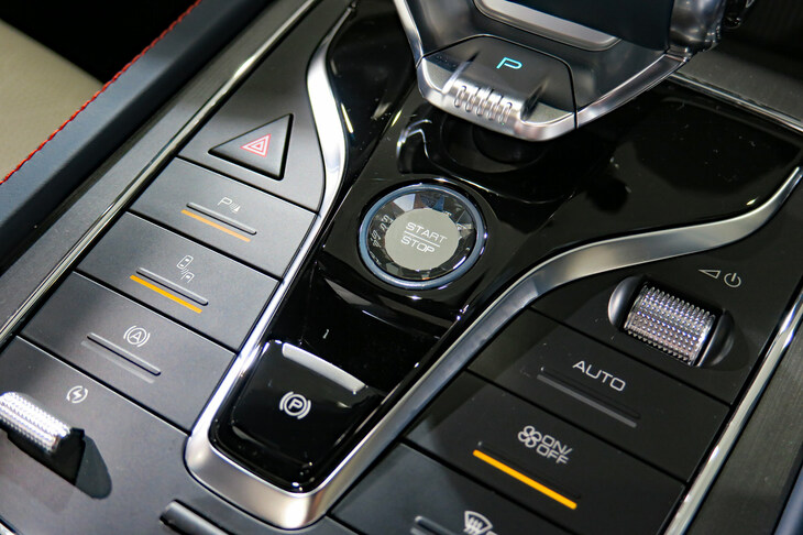 BYDアットスリー（センターコンソール）