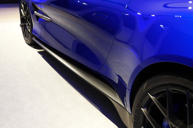 アストンマーティン・ヴァンキッシュ ヴォランテ（ドアパネル／サイドシル）