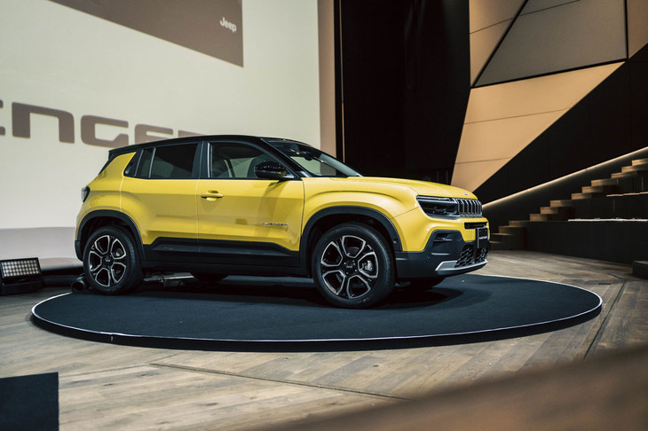 ジープ・アベンジャー ローンチエディション（サイドビュー）