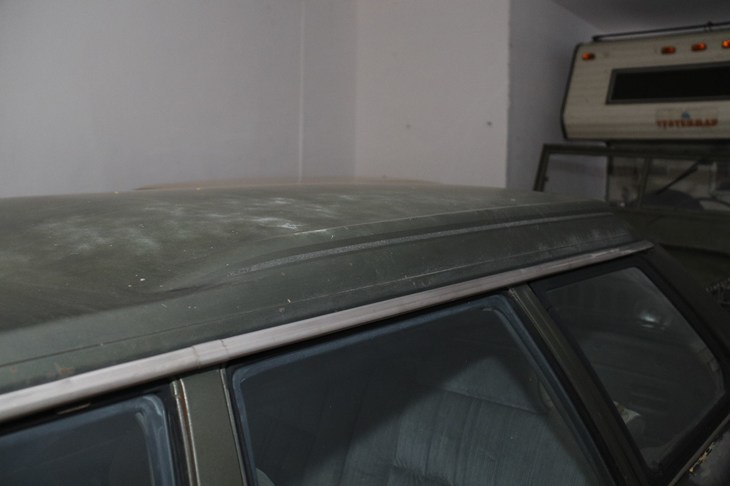 「GLステーションワゴン4WD」のルーフ後方は、このように盛り上がっていた。