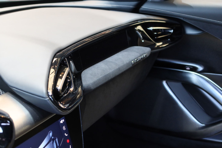 フェラーリ12チリンドリ（助手席用ディスプレイ）