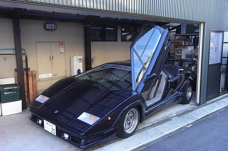 筆者のかつての愛車「ランボルギーニ・カウンタック アニバーサリー」。