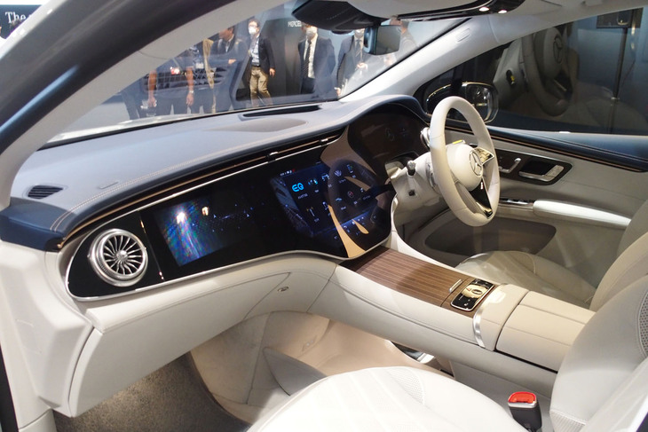 メルセデス・ベンツEQS580 4MATIC SUVスポーツ（インストゥルメントパネル）