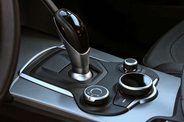 アルファ・ロメオ・ステルヴィオ（インテリア）