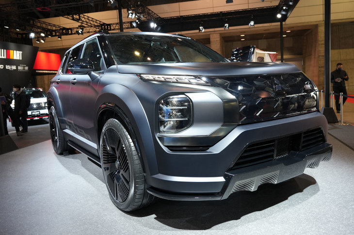 2022年の東京オートサロンで発表された「ヴィジョン ラリーアート コンセプト」。現行型「アウトランダー」のハイパフォーマンスバージョンといった趣で、ぜひ市販化してほしいモデルだ。