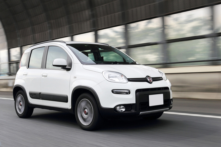 「エココンタクト6」では、低転がり抵抗性能と並んで経済性や環境負荷の低減に寄与するロングライフ性能も追求。ポリマーに高い柔軟性を持たせることで、カットや磨耗に強いタイヤを実現したという。