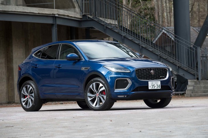 2021年5月にまずは20台限定で国内発売された「ジャガーEペース」のプラグインハイブリッドモデル。2022年モデルからカタログモデルに昇格した。