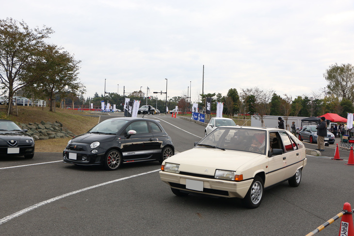 午前9時の開場と共に、新旧のイタフラ車が続々と会場入り。関東近郊だけでなく、なかには東北など遠方から訪れた参加者も見受けられた。