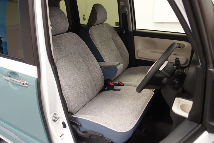 ダイハツ・ムーヴ キャンバス ストライプス（運転席および助手席）