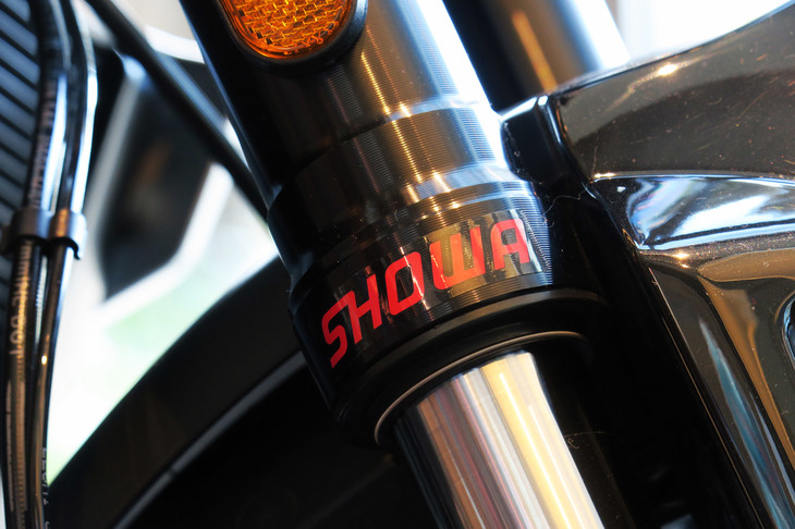 トライアンフ・トライデント660（フロントフォーク）