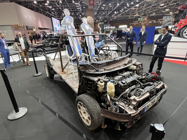 フランス発の人気YouTubeチャンネル『VILEBREQUIN』で紹介された車両の展示。