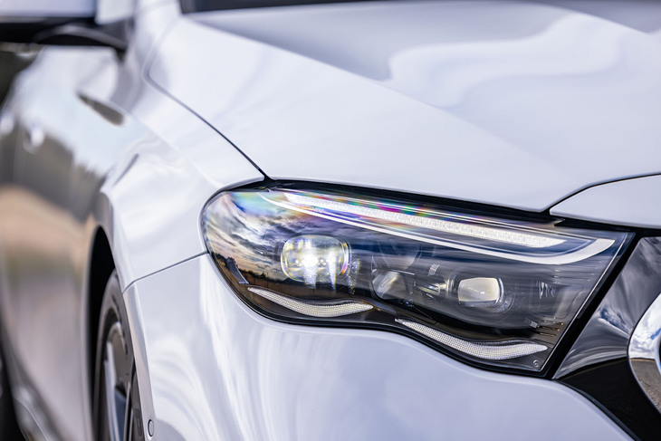 100万個以上の微小な鏡を用いて光を屈折させ照射方向を定める「デジタルライト」は、「アドバンスドパッケージ」に含まれるオプションアイテム。従来型に比べ、配光精度が大幅に上がっているという。