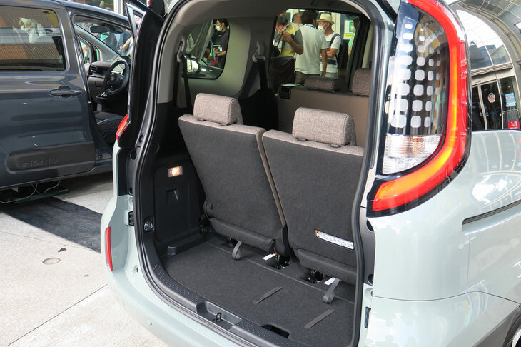 トヨタ・シエンタ ハイブリッドZ 7人乗り（ラゲッジスペース、7人乗車時）