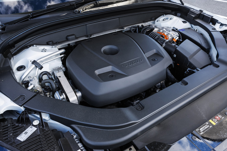 プラグインハイブリッド車「XC60 T8 Twin Engine AWDインスクリプション」のパワーユニット。JC08モードの燃費値は、15.7km/リッターと公表される。