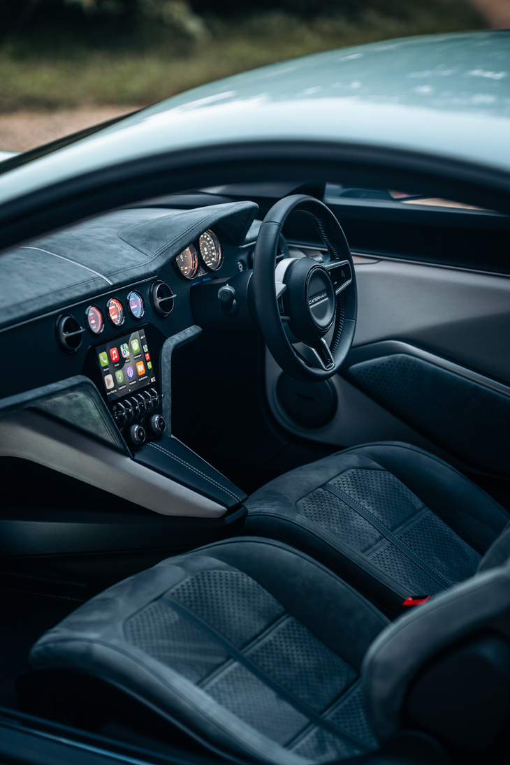 ケータハム・プロジェクトV（フロントシート＆インストゥルメントパネルまわり）