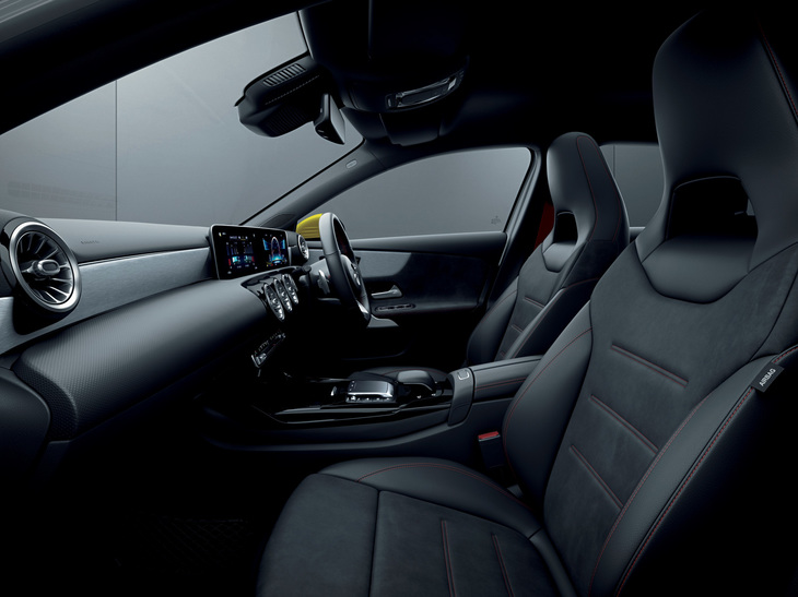 「AMG CLA35 4MATIC」のインテリア。