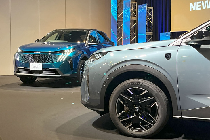 プジョー3008（フロントビュー）