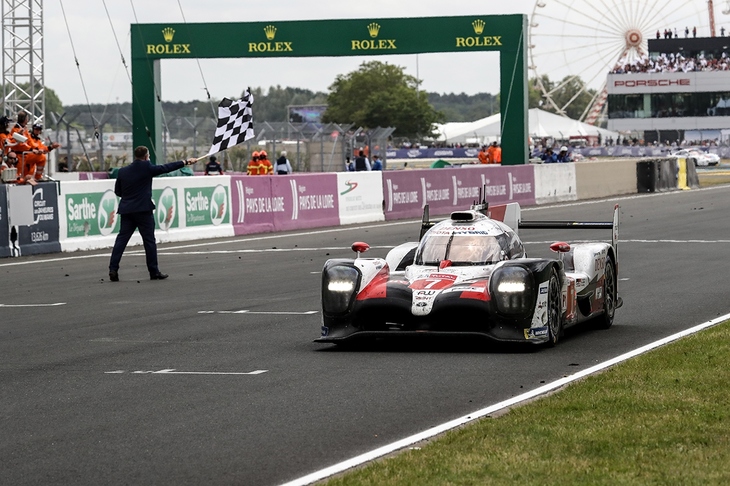 
	2019年のルマン24時間を制したトヨタのマシン「TS050ハイブリッド」。周回数（385周）は前年におよばなかったものの、2018年に続く連覇となった。
	