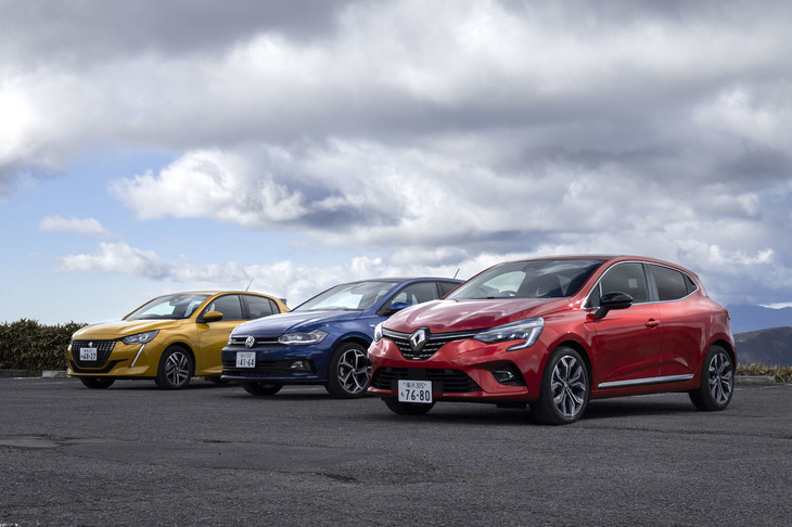 欧州Bセグメントのベストセラー「ルノー・ルーテシア」（右）に「フォルクスワーゲン・ポロ」（中央）と「プジョー208」（左）を加え、山岳路を舞台に比較試乗を行った。