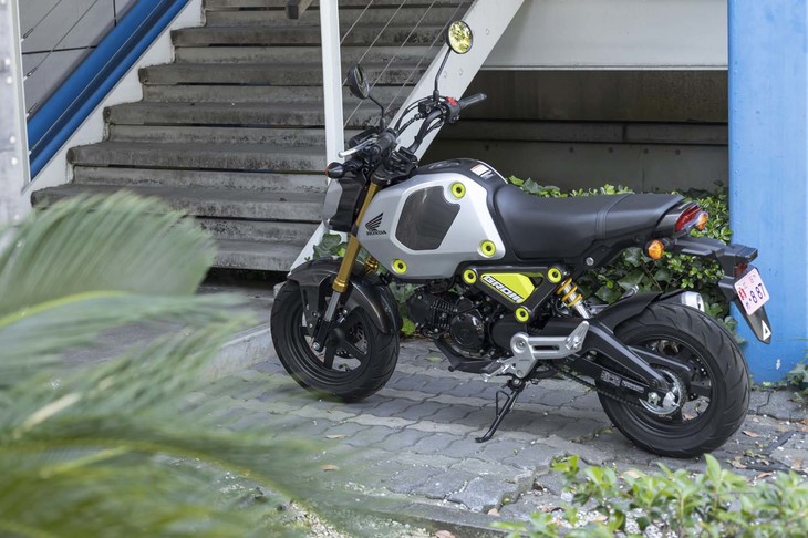 新型「グロム」用には、リアキャリア（2万2000円）や盗難防止アラーム＋アタッチメント（計2万1956円）といったオプションが用意される。