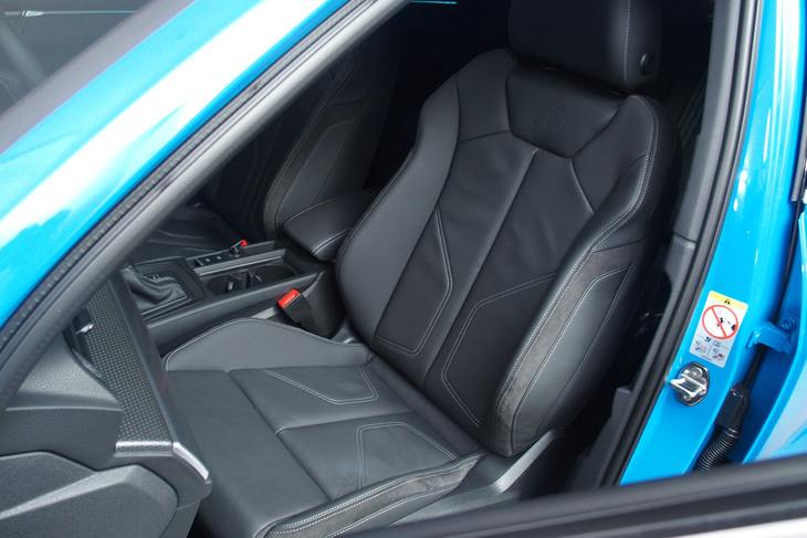 アウディQ3スポーツバック（フロントシート）