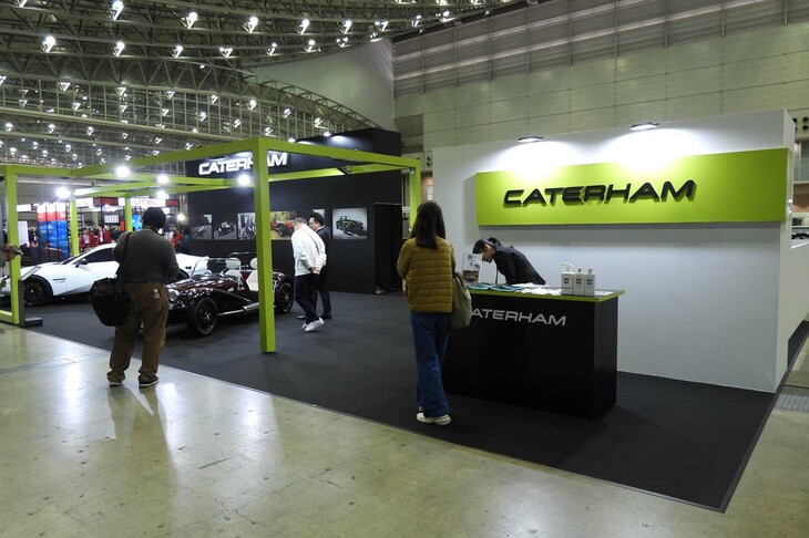 「オートモビル カウンシル2025」より、ケータハムの出展ブースの様子。