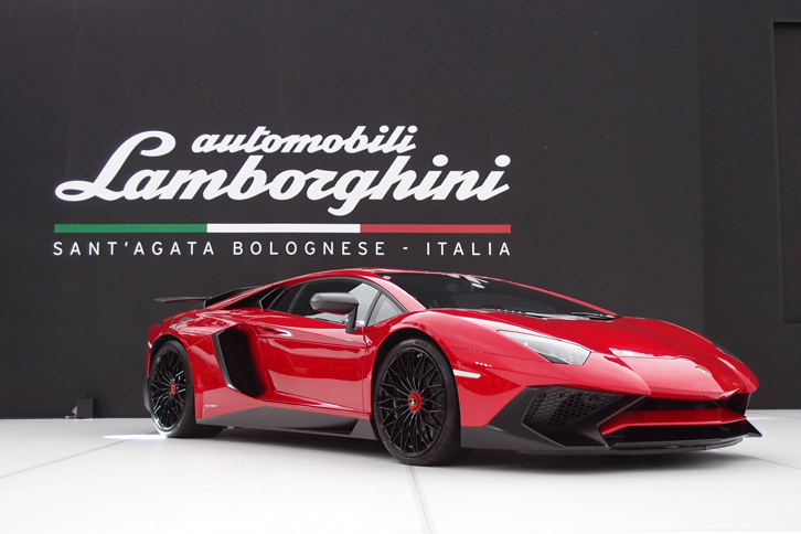 ランボルギーニ・アヴェンタドールLP750-4 スーパーヴェローチェ