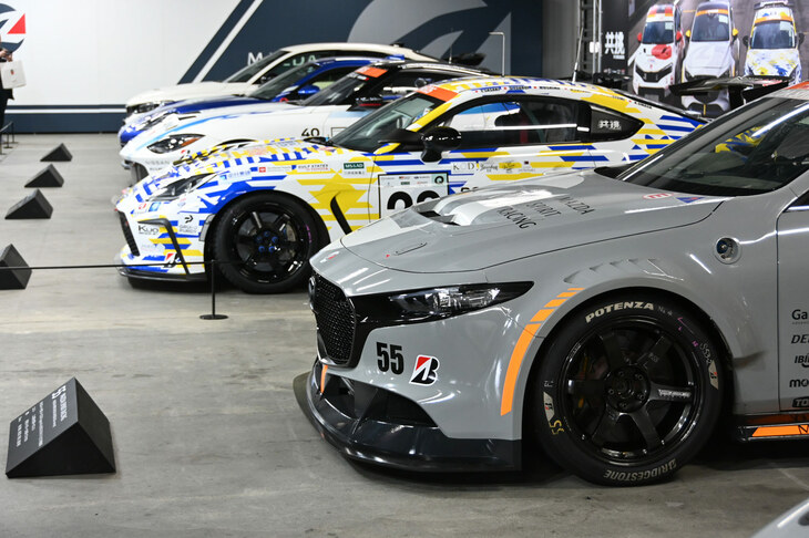 スーパー耐久を戦うトヨタ、ホンダ、日産、スバルのマシンも展示。トヨタとスバルのスーパー耐久チームの代表は、この日のトークショーにも登場した。