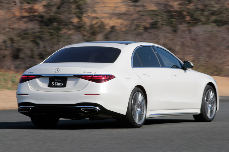 「S500 4MATICロング」のリアビュー。