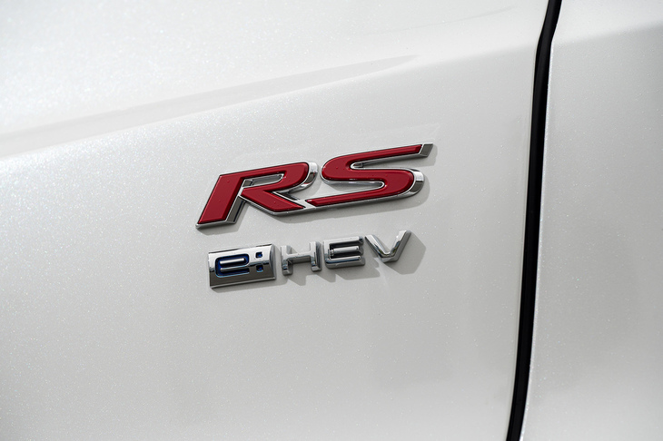 今回の試乗車は最上級グレードの「e：HEV RSブラックエディション」（4WDのみ）で、「e：HEV RS」のFWDと4WDも含めて計3モデルがラインナップされる。