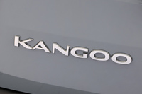 3代目となる新型「ルノー・カングー」。欧州ではプロユースの頼れるバンとして活躍しているモデルであり、特別仕様車「ヴァリエテ」のデザインはそれを想起させる。