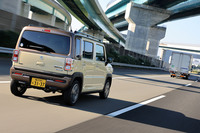 「ハスラー」のACCは0km/h（＝停車）までカバーする全車速対応型。ただし停車状態のホールド機能はなく、ブレーキは約2秒で解除される。従って、停車中はドライバーがブレーキを踏んでいる必要がある。