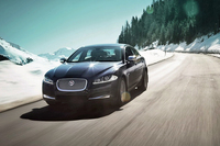 ジャガー、セダン「XF」の2015年モデルを発売