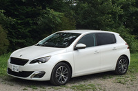 「プジョー308 BlueHDi」には「エマージェンシーブレーキサポート」が付いてはいるが……。