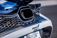 カーボン製のアクティブリアウイングや空力特性に寄与するハイマウントのエキゾーストシステムなどが目を引く「750S」のリアセクション。ダウンフォース量は「720S」に比べて15％増大している。