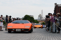 50台が順番に……