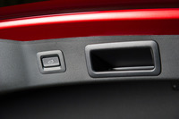 利便性に関する改良としては、パワーリフトゲートのオプション設定をガソリンエンジン車にも拡大。「20Sプロアクティブ」「25Sプロアクティブ」にも装備可能となった。