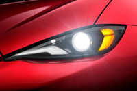 新デザインのヘッドランプ。