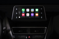 スマートフォン連携ディスプレイオーディオはApple CarPlay（写真）やAndroid Autoに対応している。