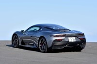 「MC20」では、基本骨格にバスタブ型のカーボン製モノコックを採用。車重の公称値は「1500kg以下」で、車検証上は1640kgとなっている。